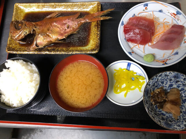 熱海まぐろやの「まぐろや定食」の画像です。